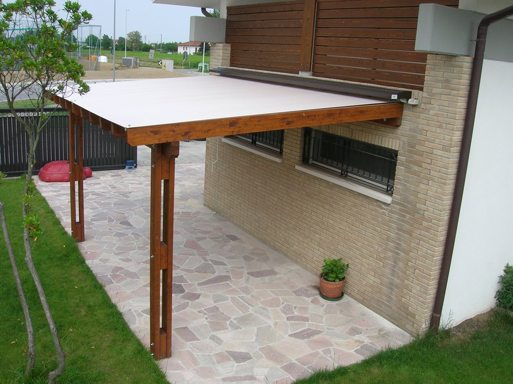PERGOLATO IN LEGNO CON COPERTURA MOBILE  