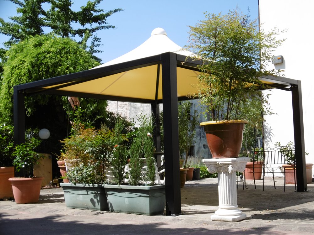 GAZEBO IN ACCIAIO PIRAMIDALE