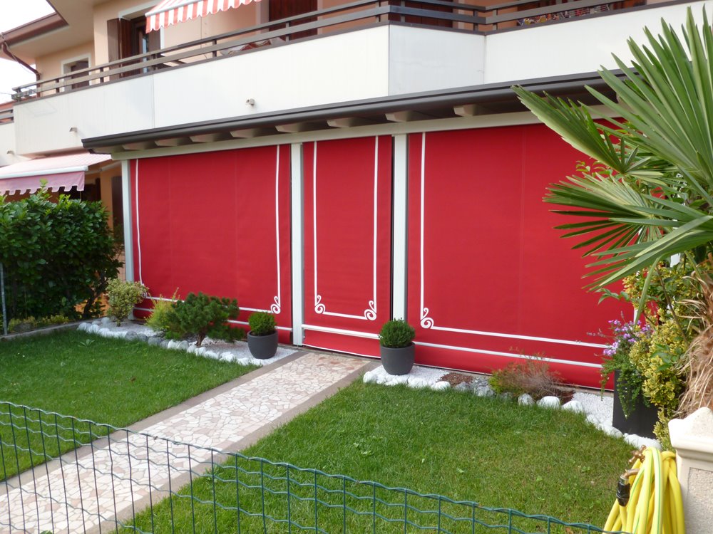 TENDA A CADUTA CON STAFFE ANCORATE