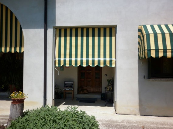 Arcosol Tenda a caduta con staffe ancorate